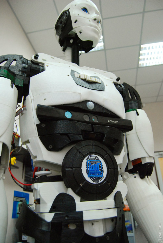 К проекту InMoov присоединились энтузиасты из десятков стран мира. Одесский робот - единственный такой в Украине 